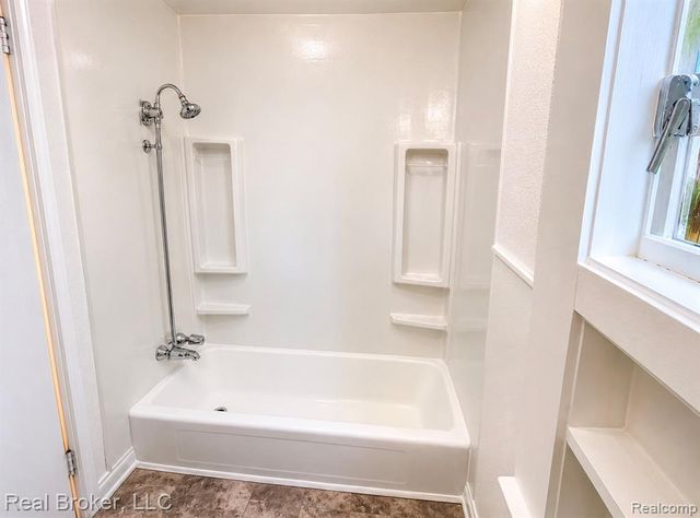 603 Vernier Road, Grosse Pointe Woods, MI 48236