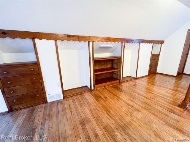 603 Vernier Road, Grosse Pointe Woods, MI 48236