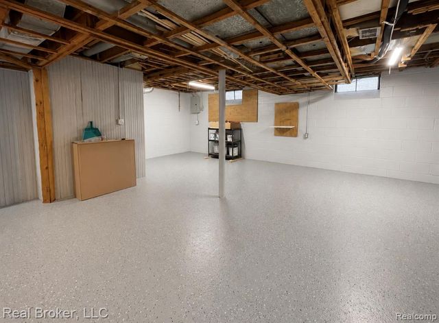 603 Vernier Road, Grosse Pointe Woods, MI 48236