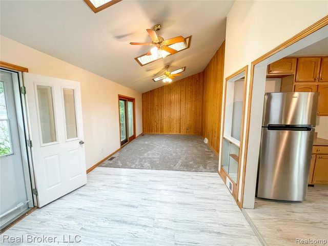 603 Vernier Road, Grosse Pointe Woods, MI 48236