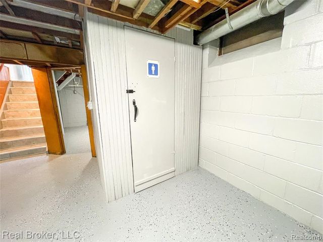603 Vernier Road, Grosse Pointe Woods, MI 48236
