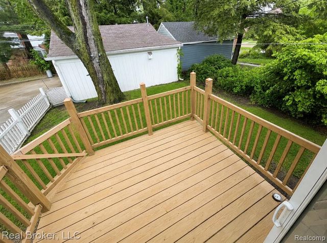 603 Vernier Road, Grosse Pointe Woods, MI 48236