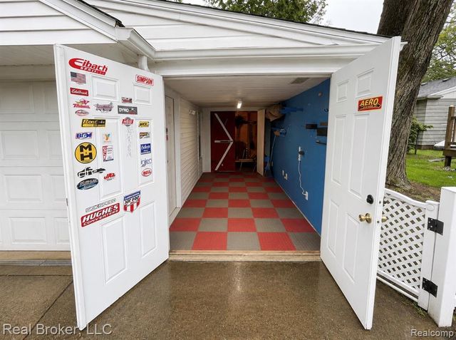 603 Vernier Road, Grosse Pointe Woods, MI 48236