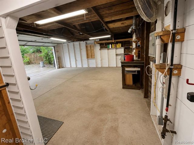 603 Vernier Road, Grosse Pointe Woods, MI 48236