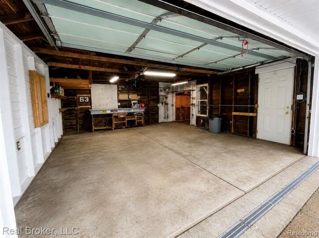 603 Vernier Road, Grosse Pointe Woods, MI 48236