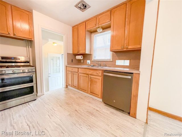 603 Vernier Road, Grosse Pointe Woods, MI 48236