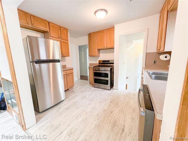 603 Vernier Road, Grosse Pointe Woods, MI 48236