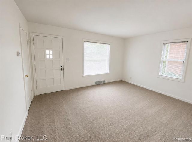 603 Vernier Road, Grosse Pointe Woods, MI 48236