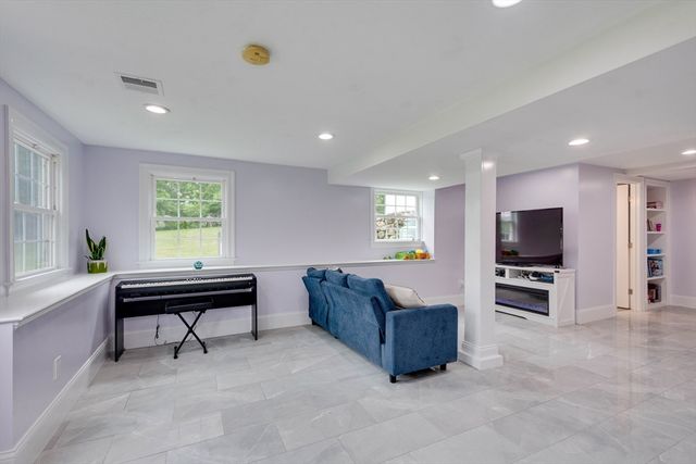 10 Jarr Brook Rd, Holliston, MA 01746