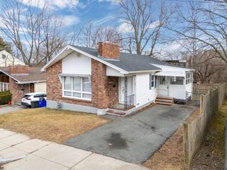 68 Charles St, Boston, MA 02136