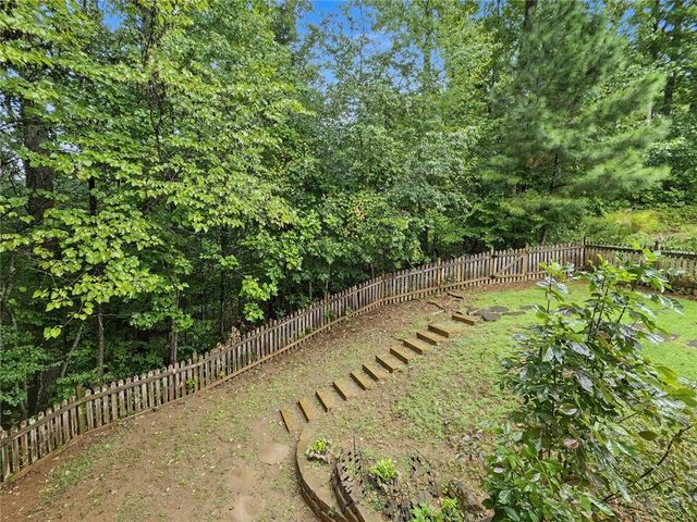 2038 Haydenbrook Drive NW, Acworth, GA 30101
