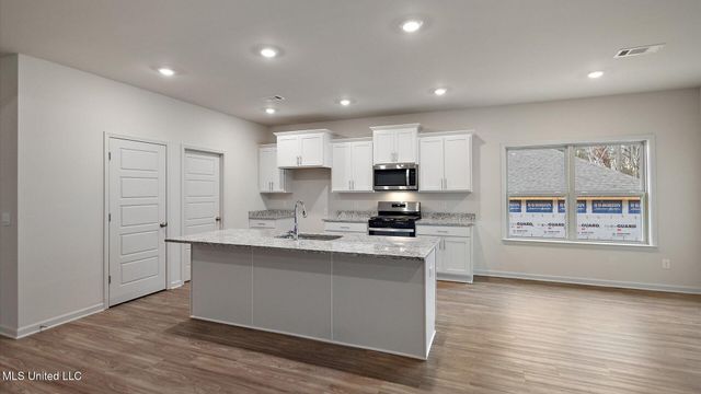 724 Honeysuckle Loop, Canton, MS 39046