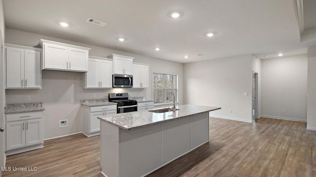 724 Honeysuckle Loop, Canton, MS 39046