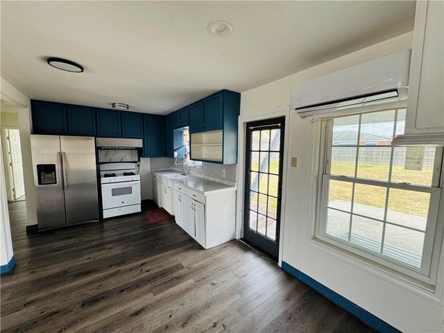 4925 Blundell Dr, Corpus Christi, TX 78415