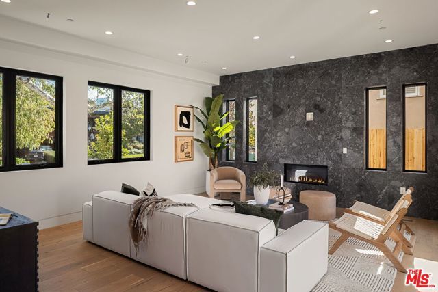 1325 Thayer Avenue, Los Angeles, CA 90024