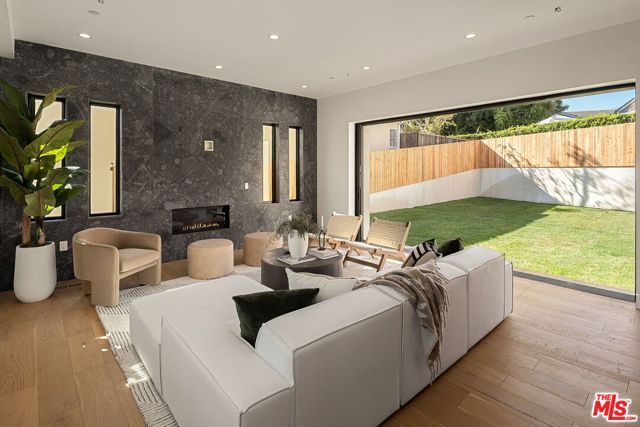 1325 Thayer Avenue, Los Angeles, CA 90024