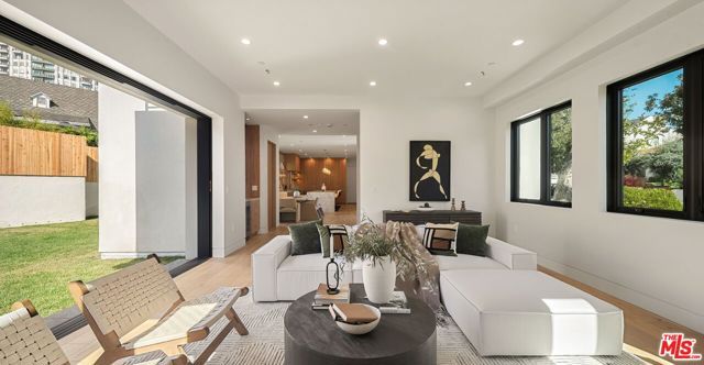 1325 Thayer Avenue, Los Angeles, CA 90024