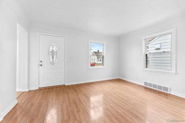 2146 University Avenue, Lincoln Park, MI 48146