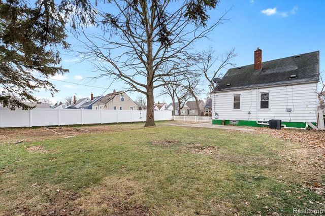 2146 University Avenue, Lincoln Park, MI 48146