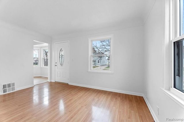 2146 University Avenue, Lincoln Park, MI 48146