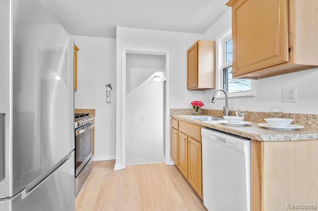 2146 University Avenue, Lincoln Park, MI 48146