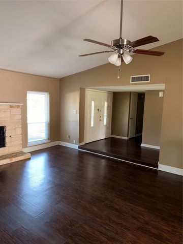 4625 Chalk Court, Grand Prairie, TX 75052