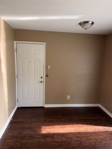 4625 Chalk Court, Grand Prairie, TX 75052