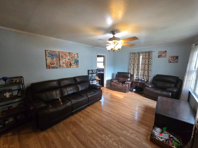 15035 Harding Avenue, Midlothian, IL 60418