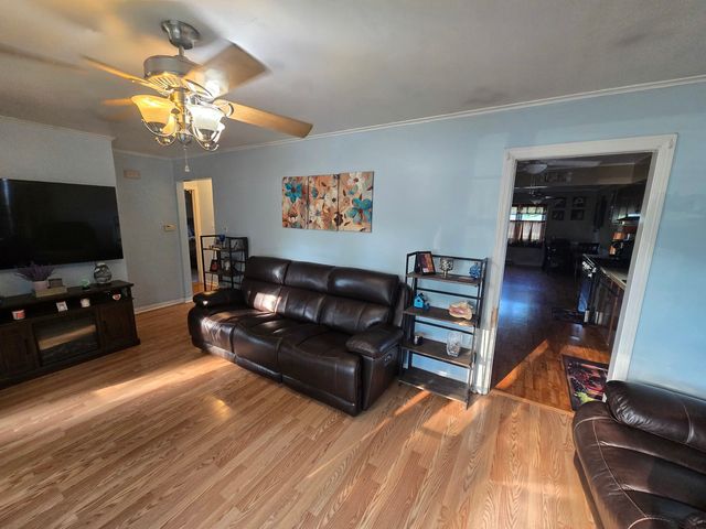 15035 Harding Avenue, Midlothian, IL 60418