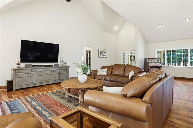 10538 Mote Ln, Grass Valley, CA 95949
