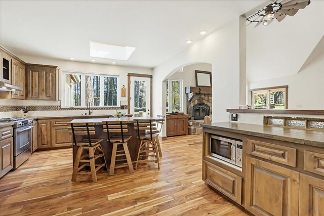 10538 Mote Ln, Grass Valley, CA 95949