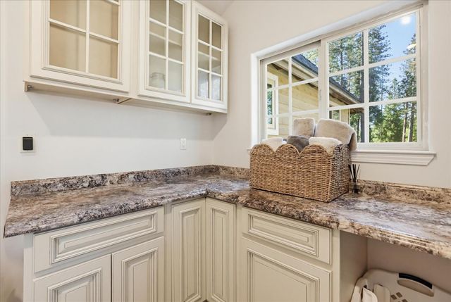 10538 Mote Ln, Grass Valley, CA 95949