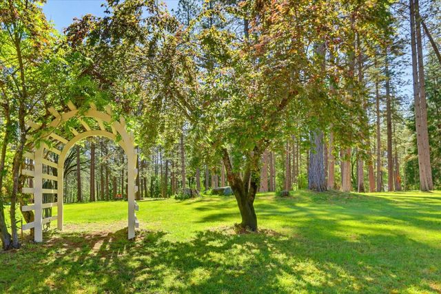 10538 Mote Ln, Grass Valley, CA 95949
