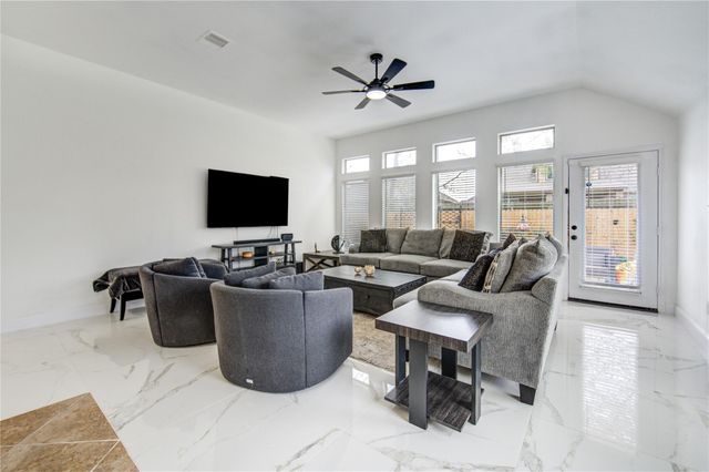 2819 Everhart Terrace Drive, Fresno, TX 77545