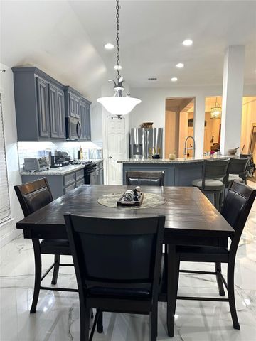 2819 Everhart Terrace Drive, Fresno, TX 77545