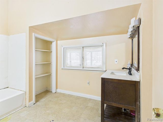 3373 Kent Street, Flint, MI 48503