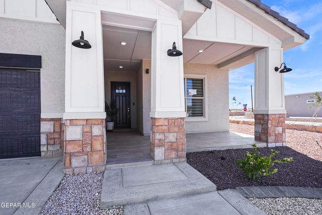 536 Paseo De La Reina Street, El Paso, TX 79928