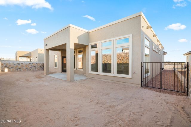 536 Paseo De La Reina Street, El Paso, TX 79928
