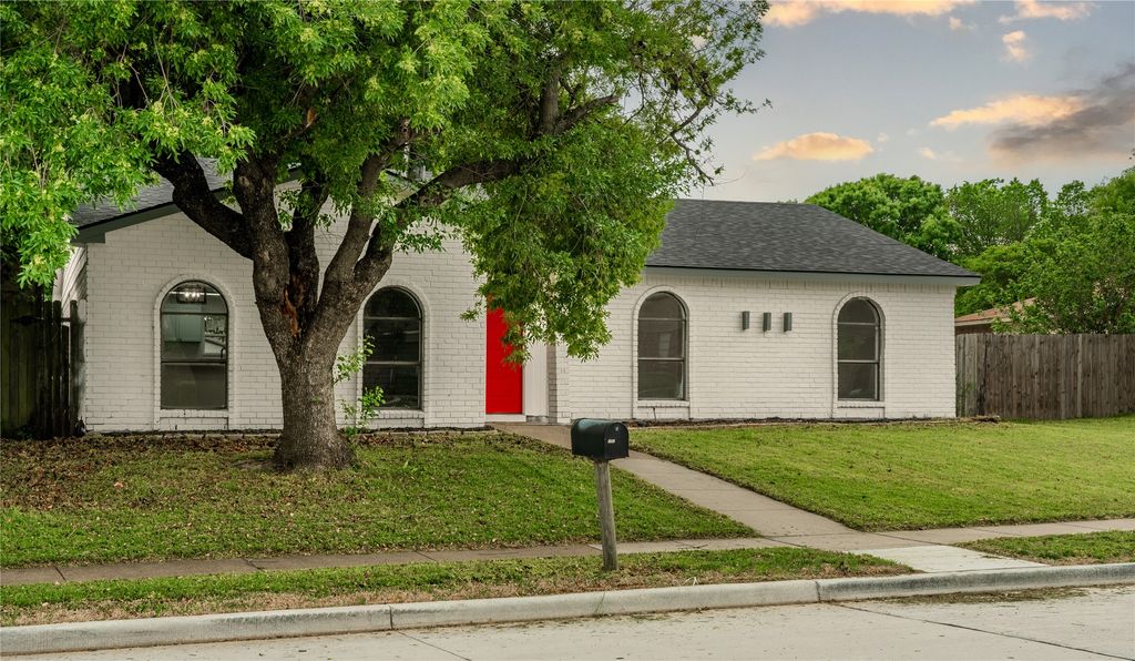 2009 Clark Trail, Grand Prairie, TX 75052 — exterior