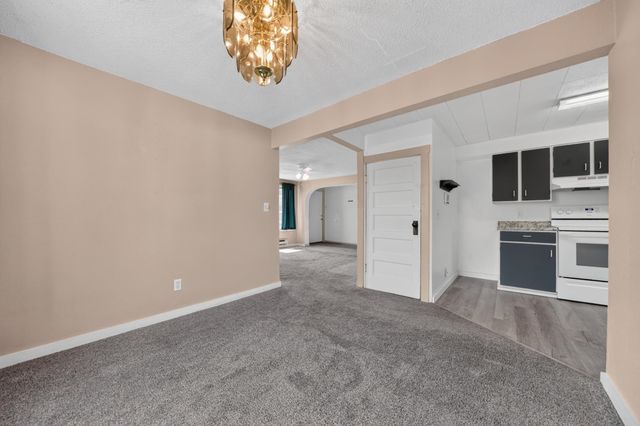 8915 E Grace Ave, Millwood, WA 99212