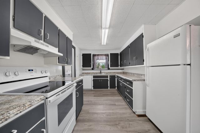 8915 E Grace Ave, Millwood, WA 99212