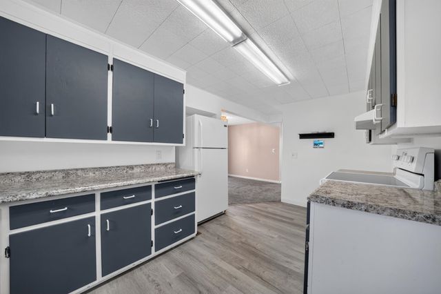 8915 E Grace Ave, Millwood, WA 99212