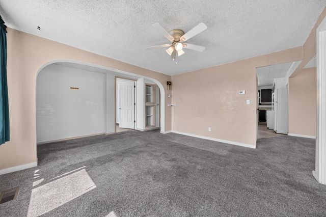 8915 E Grace Ave, Millwood, WA 99212