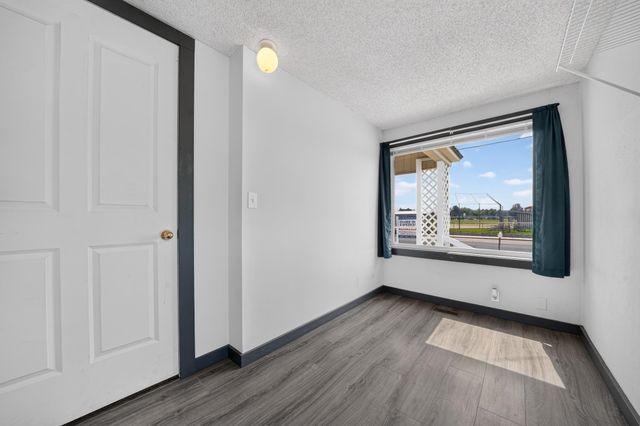 8915 E Grace Ave, Millwood, WA 99212