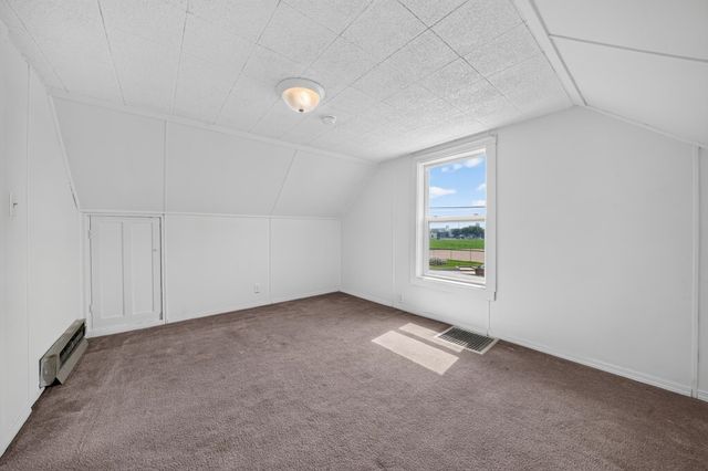 8915 E Grace Ave, Millwood, WA 99212