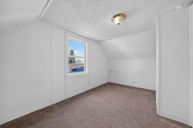 8915 E Grace Ave, Millwood, WA 99212
