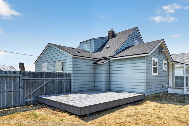 8915 E Grace Ave, Millwood, WA 99212