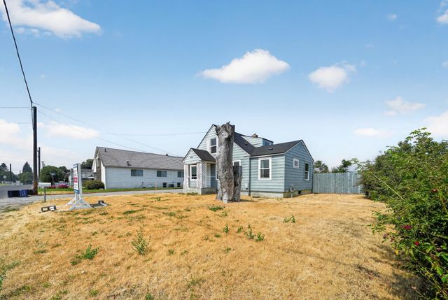 8915 E Grace Ave, Millwood, WA 99212