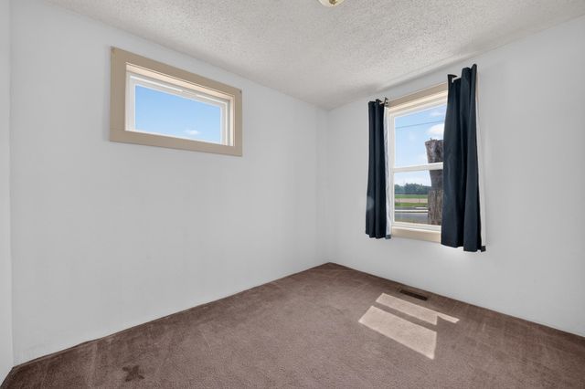 8915 E Grace Ave, Millwood, WA 99212