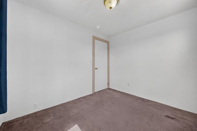8915 E Grace Ave, Millwood, WA 99212